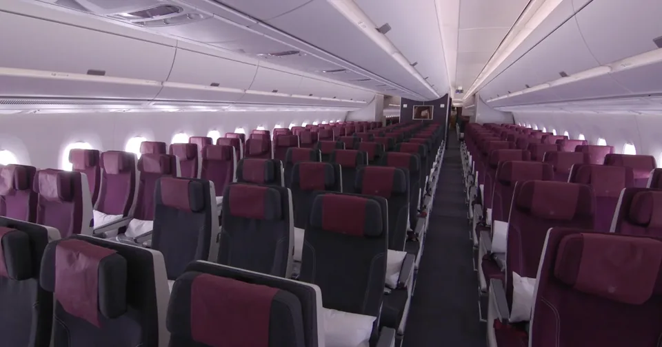 Эконом Airbus A350-1000 Qatar Airways: ряды 3-3-3 и два прохода