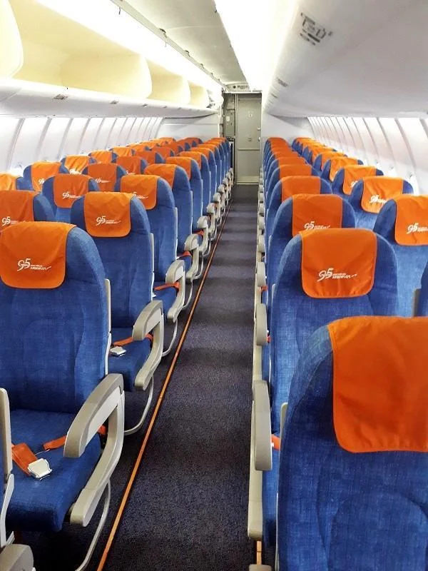 Салон эконом-класса Superjet 100 «Россия» вдоль прохода