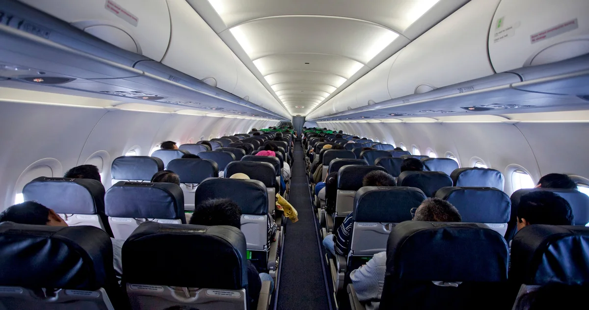 Салон эконом-класса Boeing 737-800 Аэрофлота: ряды кресел 3-3