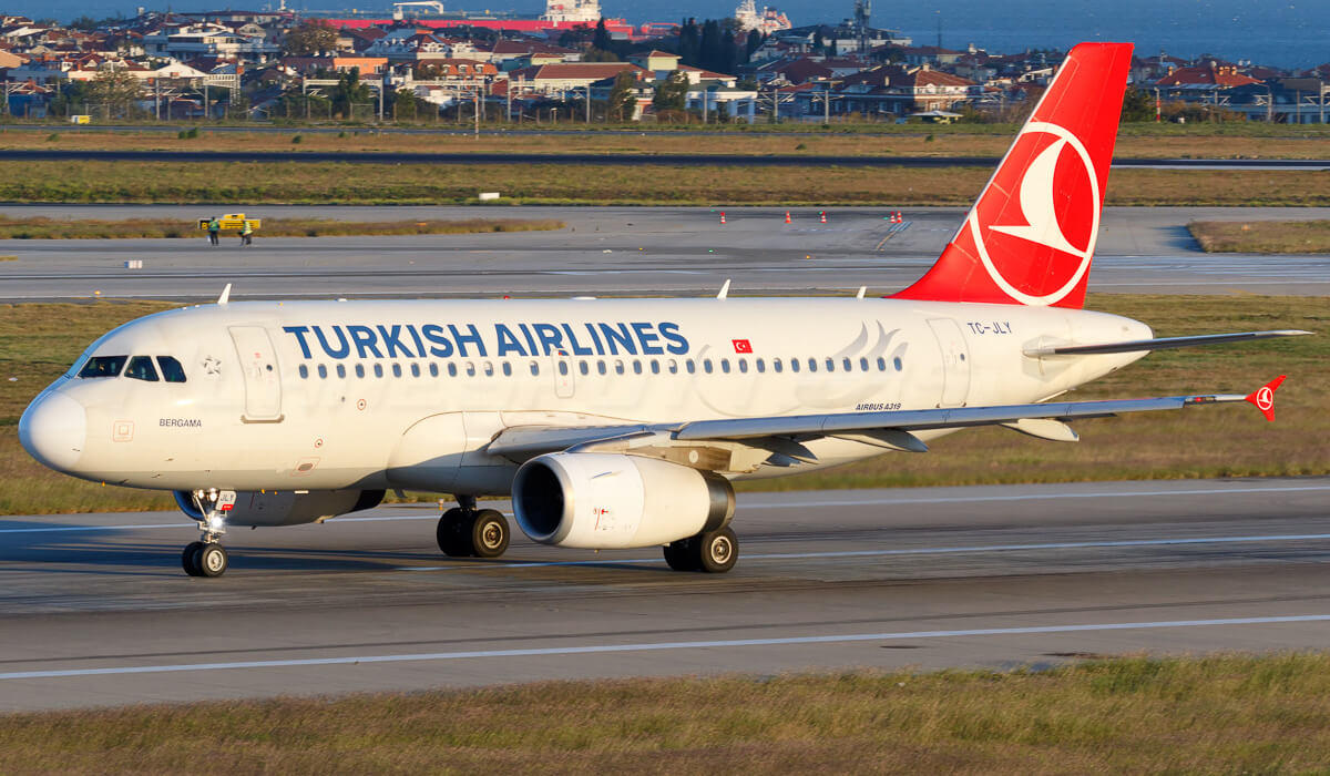 Стамбул airlines. Airbus a319-100 Turkish Airlines. Airbus a321-200 Turkish Airlines. Стамбул с самолета. Turkish Airlines а319 салон.