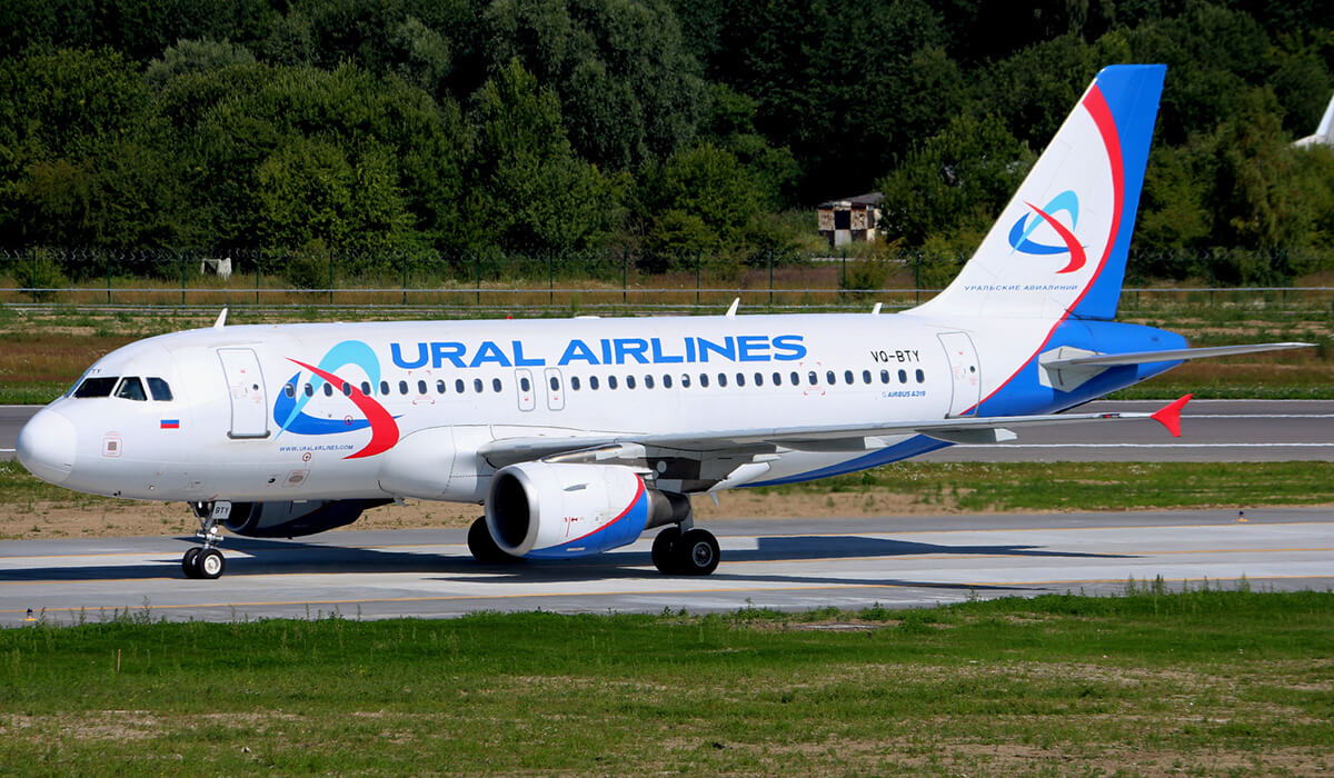Авиабилеты уральские авиалинии цены. Airbus a319 Ural Airlines. А319 Уральские авиалинии. Airbus a319-100 Ural Airlines. A319 Ural Airlines.
