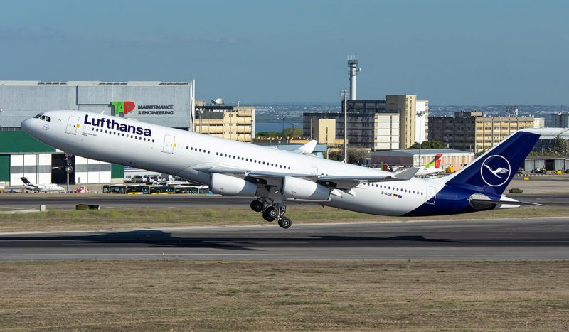 Airbus-A340-300-d-aigx-lufthansa