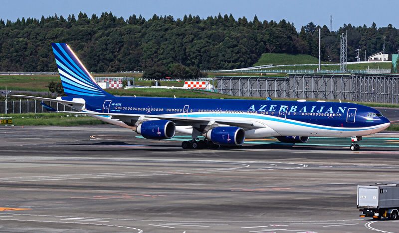 Airbus A340-500-4k-az86-azal