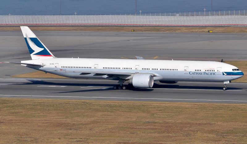 Boeing-777-300-b-kpc-cathay-pacific