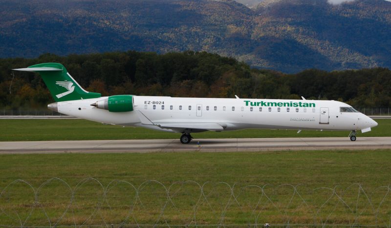 Bombardier-CRJ-700-ez-b024-turkmenistan-airlines