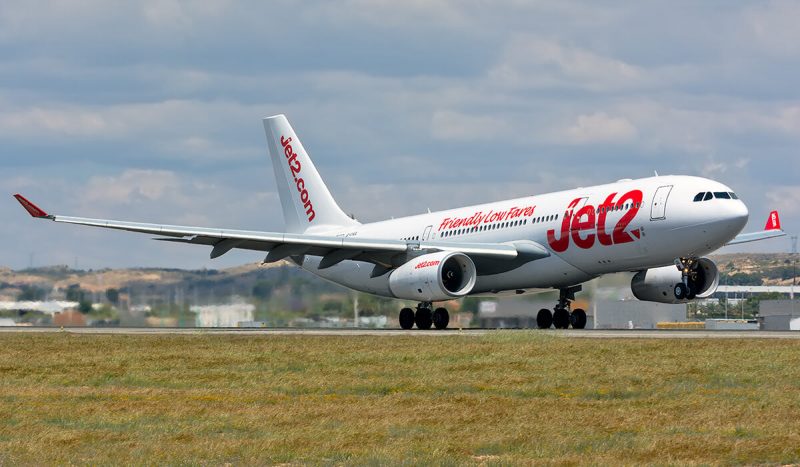 Airbus-A330-200-g-vygl-jet2(2)