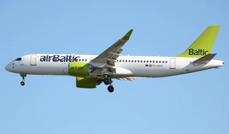 airbus-a220-300-yl-aao-air-baltic