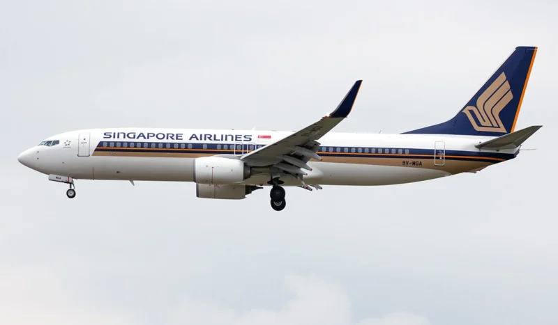 boeing-737-800-9v-mga-singapore-airlines